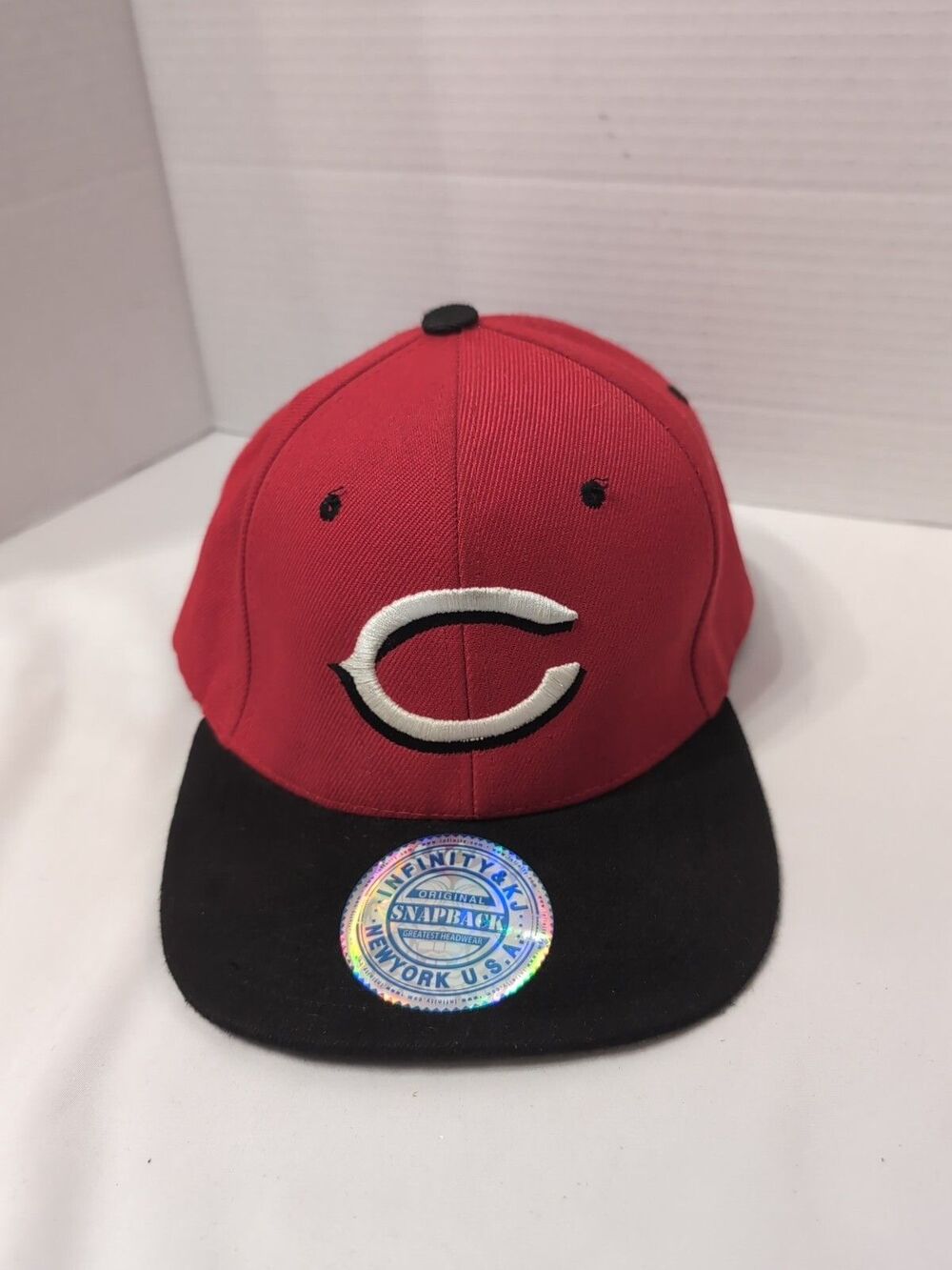 Cincinnati Reds hat adjustable Strapback red black PRE-OWNED